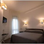 H Caraibi Via XI Traversa N 13
